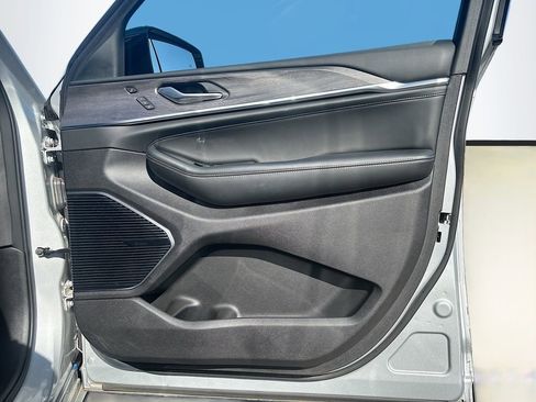 Used 2024 Jeep Grand Cherokee Overland w/ Advanced Protech Group III image 23