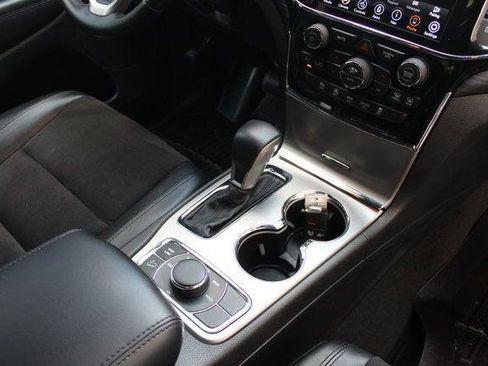 Certified 2022 Jeep Grand Cherokee Laredo X image 24