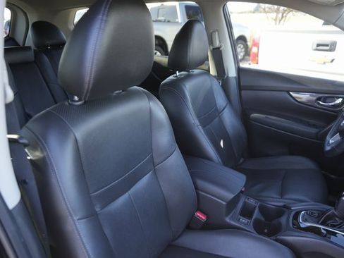 Used 2018 Nissan Rogue SV image 19