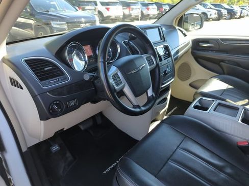 Used 2016 Chrysler Town & Country Touring w/ Driver Convenience Group FWD image 29