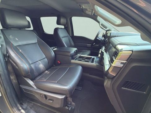 Used 2025 Ford F250 Lariat w/ Black Appearance Package image 19