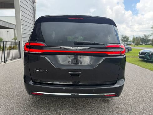 Used 2021 Chrysler Pacifica Touring-L FWD image 8