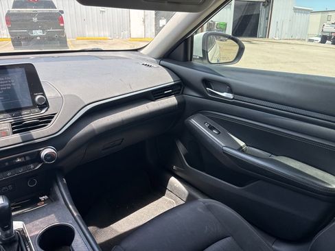 Used 2020 Nissan Altima 2.5 S FWD image 15
