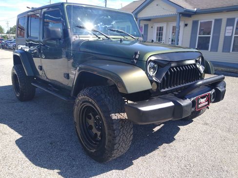 Used 2008 Jeep Wrangler Unlimited Sahara image 2