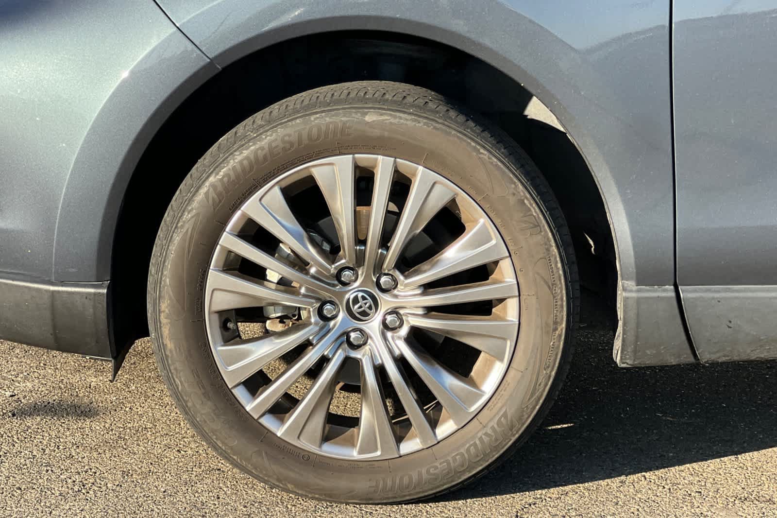 Used 2021 Toyota Venza Limited AWD/4WD image 13