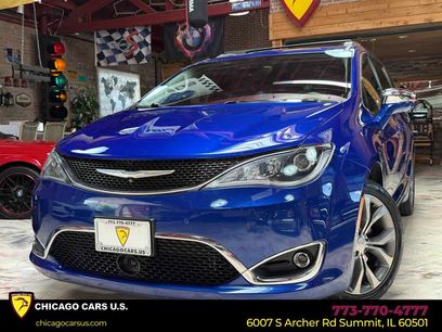 Used 2018 Chrysler Pacifica Limited w/ Tire & Wheel Group
