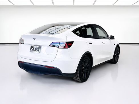 Used 2021 Tesla Model Y Long Range image 4