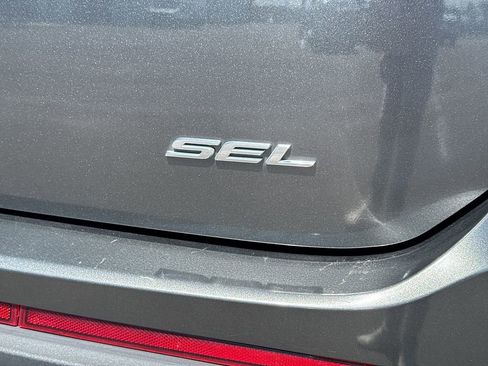 Used 2016 Ford Edge SEL FWD image 29