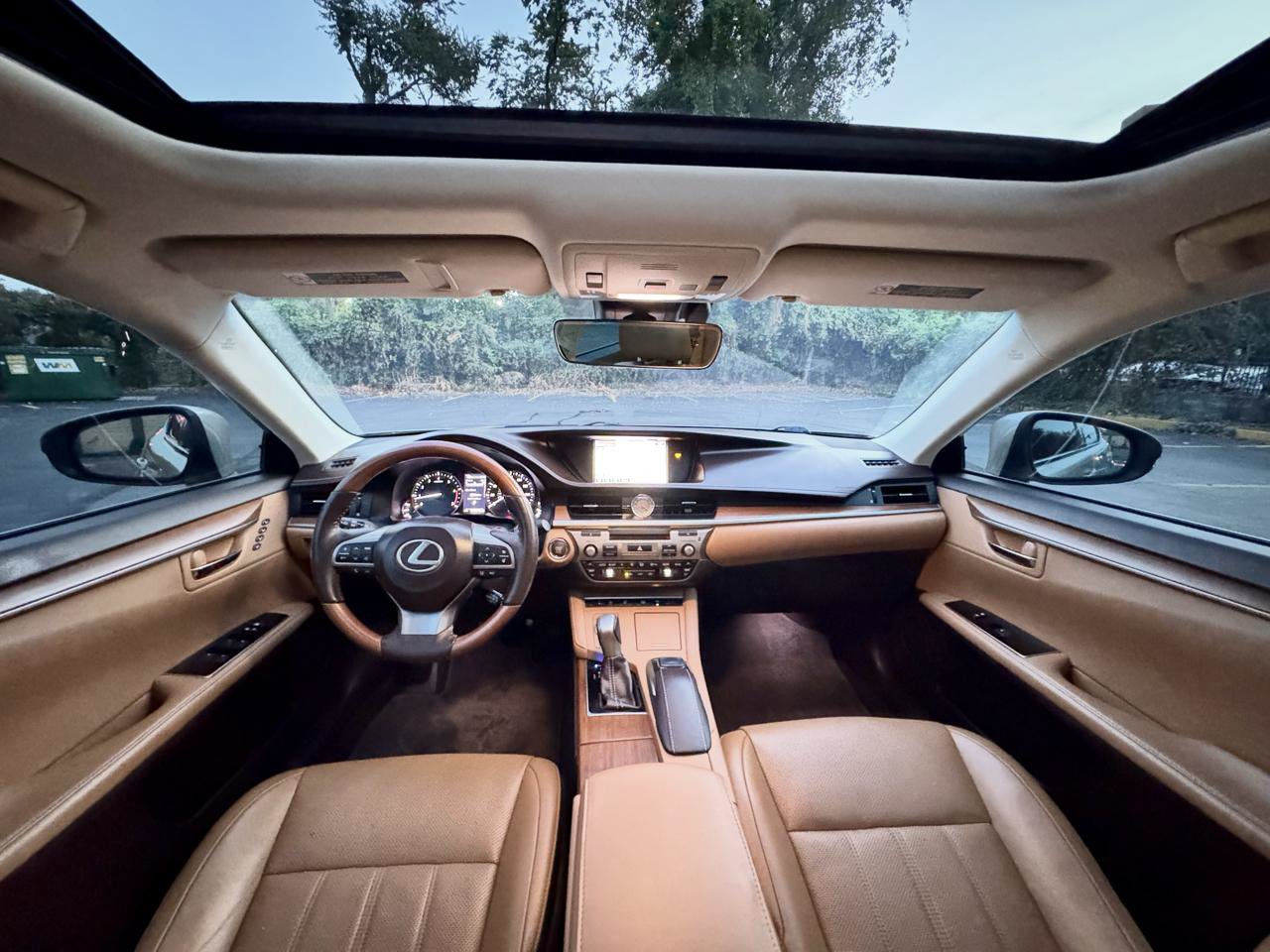 Used 2016 Lexus ES 350 w/ Luxury Package w/Wood Trim FWD image 26