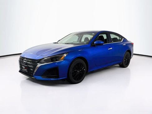 Used 2025 Nissan Altima 2.5 SV w/ SV Special Edition Package AWD/4WD image 3