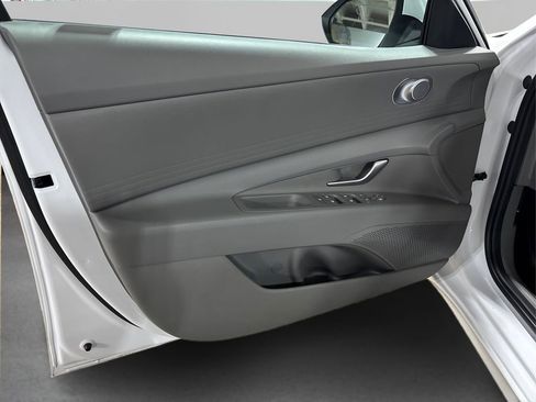 New 2025 Hyundai Elantra SE FWD image 22