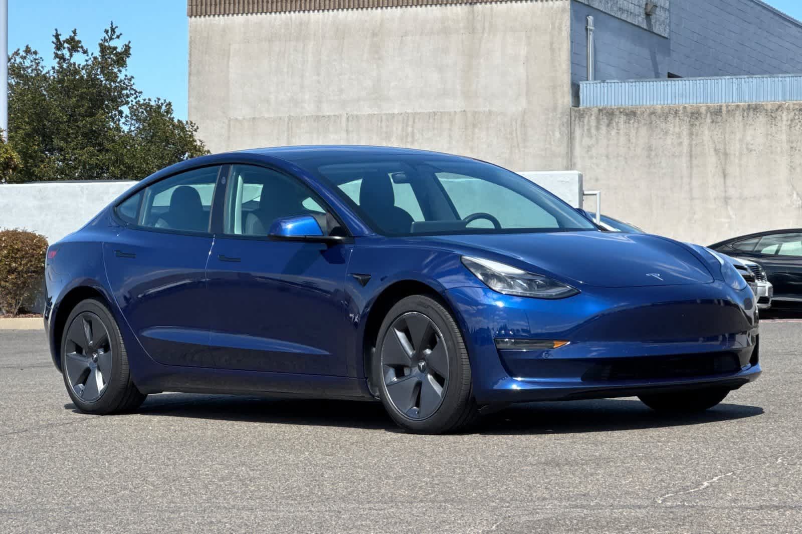 Used 2022 Tesla Model 3 Long Range AWD/4WD image 5