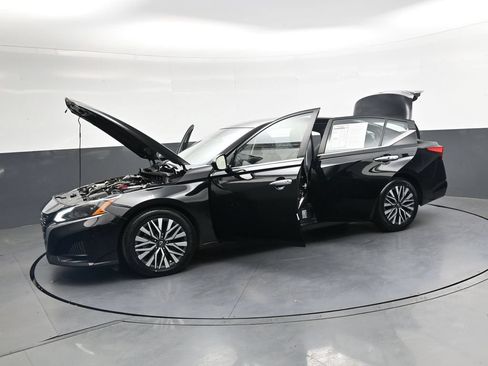 Used 2024 Nissan Altima 2.5 SV FWD image 51