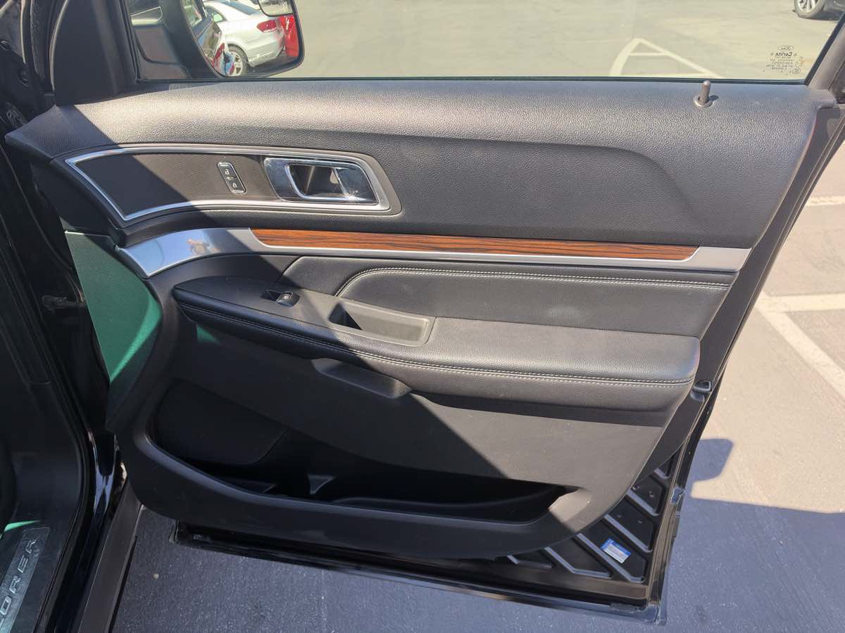 Used 2016 Ford Explorer Limited FWD image 17