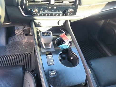 Used 2023 Nissan Rogue Platinum w/ Platinum Premium Package image 19