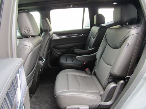 Used 2025 Cadillac XT6 Premium Luxury FWD image 10