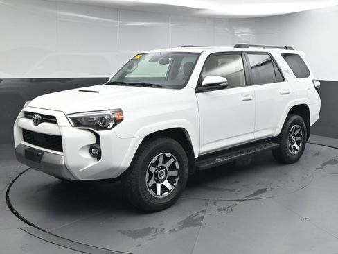 Certified 2024 Toyota 4Runner TRD Off-Road Premium image 4