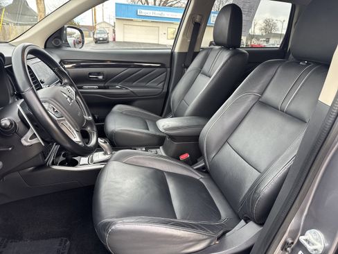 Used 2018 Mitsubishi Outlander SEL image 4