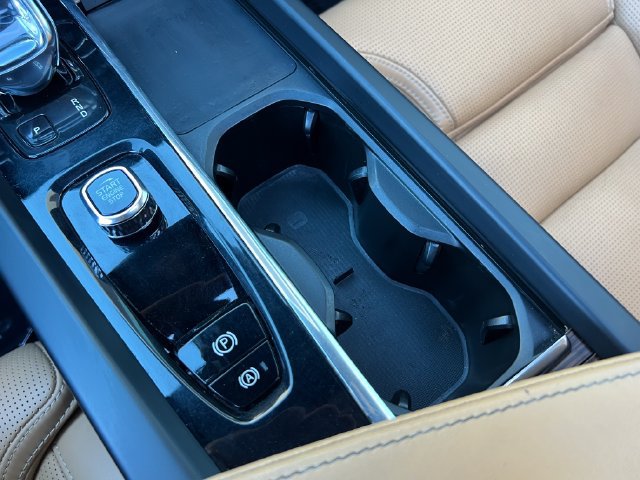 Used 2022 Volvo XC60 B5 Inscription w/ Advanced Package FWD image 22