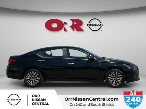 Used 2025 Nissan Altima 2.5 SV image 4