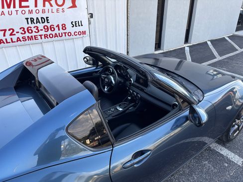 Used 2019 MAZDA MX-5 Miata RF Grand Touring image 9