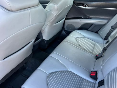 Used 2023 Toyota Camry SE image 4