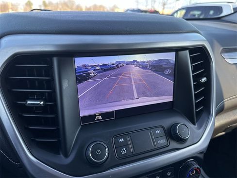 Used 2023 GMC Acadia SLT w/ Preferred Package image 17