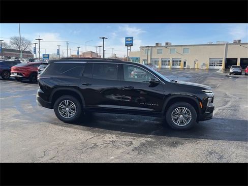 Certified 2025 Chevrolet Traverse LT image 9