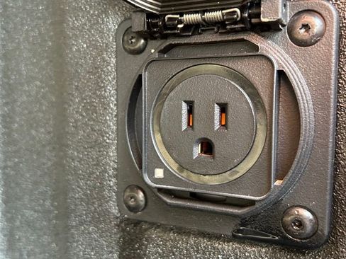 Used 2025 Chevrolet Colorado ZR2 w/ Technology Package image 32