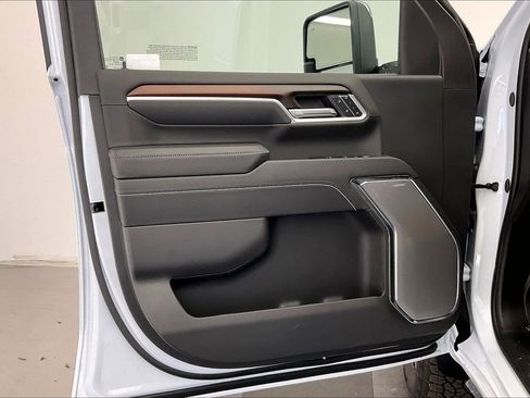 New 2026 GMC Sierra 2500 Denali w/ Denali Reserve Package image 12