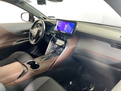 Used 2024 Toyota Venza Limited image 27