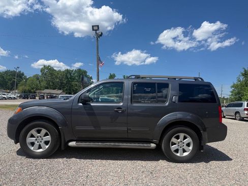 Used 2012 Nissan Pathfinder SV image 1