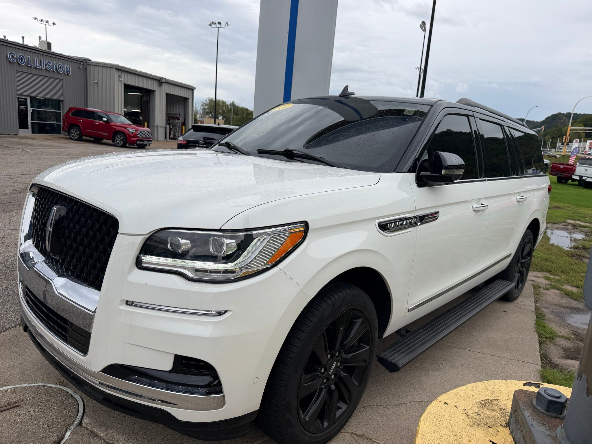 Used 2024 Lincoln Navigator L Black Label AWD/4WD image 2