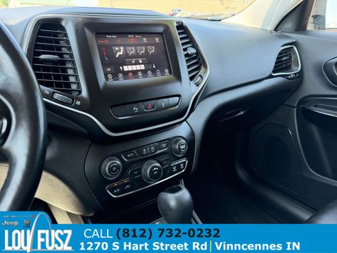 Used 2021 Jeep Cherokee Latitude Plus FWD image 19