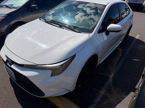 Used 2020 Toyota Corolla LE FWD image 2