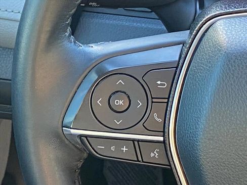 Used 2020 Toyota Camry XLE image 8