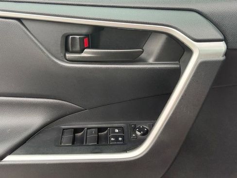 Used 2019 Toyota RAV4 LE AWD/4WD image 21
