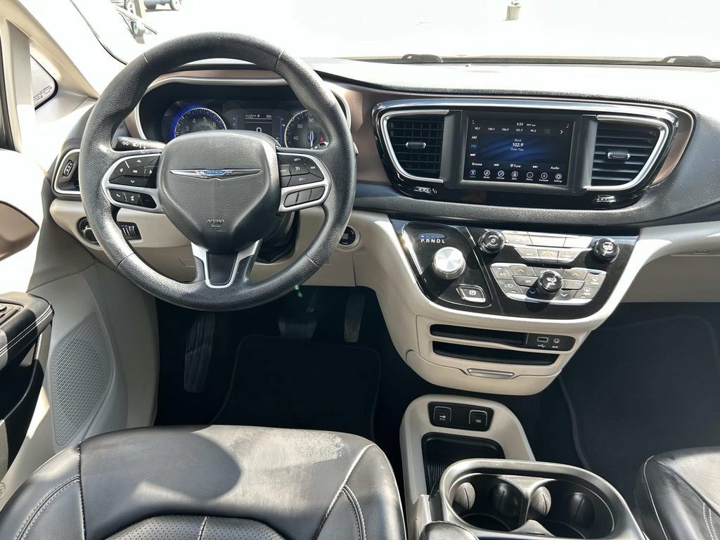 Used 2020 Chrysler Voyager Lxi FWD image 20