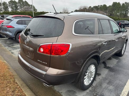 Used 2010 Buick Enclave CX w/ Driver Confidence Package image 4