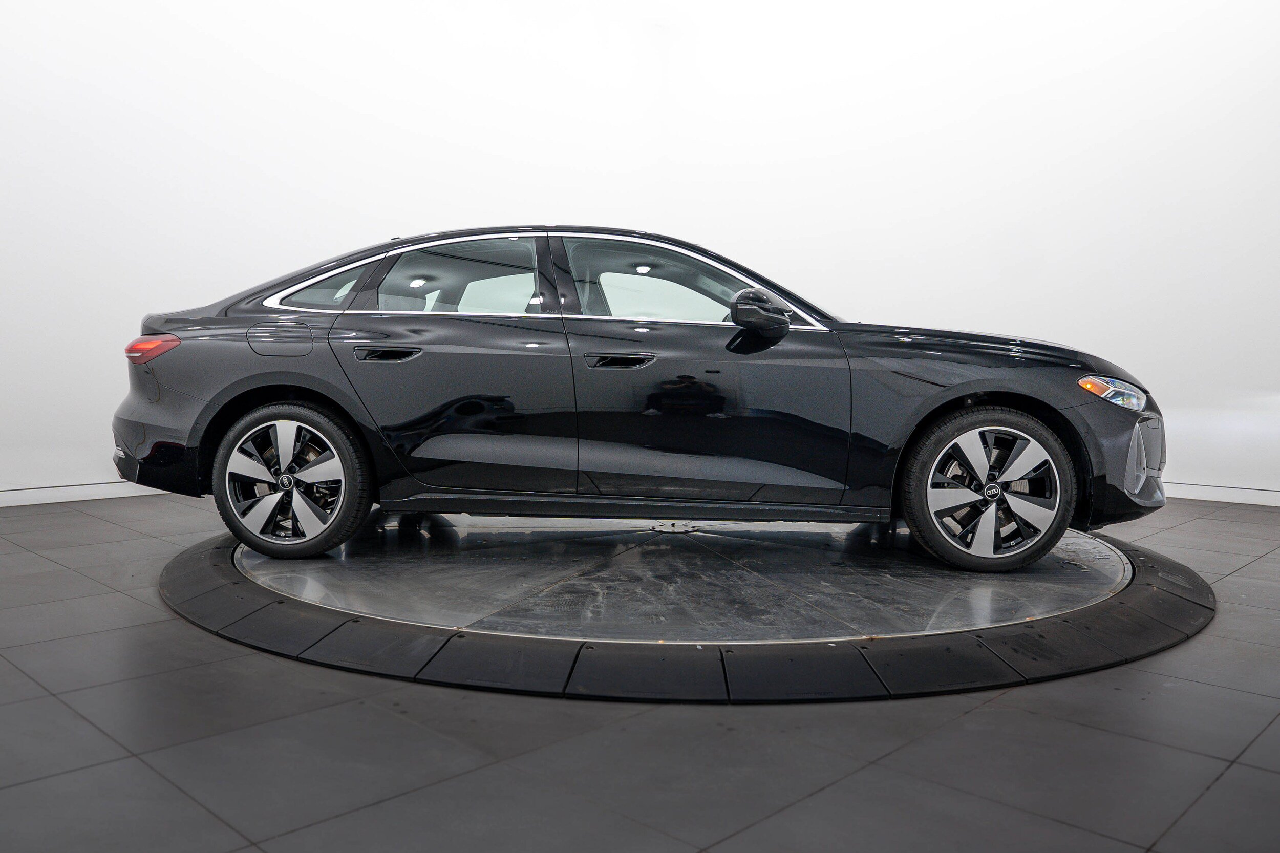 Used 2025 Audi A5 Premium Plus w/ Premium Plus AWD/4WD image 3