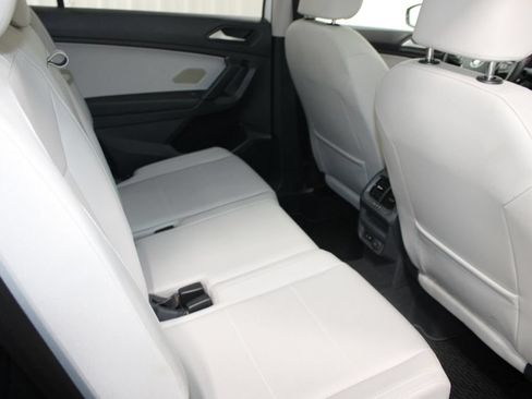 Used 2019 Volkswagen Tiguan SEL FWD image 22