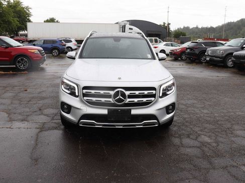 Used 2022 Mercedes-Benz GLB 250 4MATIC image 2