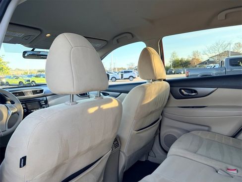 Used 2015 Nissan Rogue SV image 22