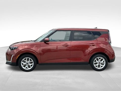 Used 2024 Kia Soul LX w/ Option Group 015 FWD image 3