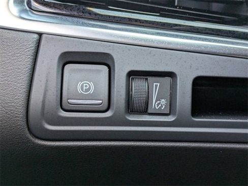 New 2025 Cadillac XT6 Luxury image 25