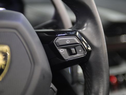 Used 2019 Lamborghini Huracan Performante AWD/4WD image 20