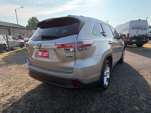 Used 2014 Toyota Highlander Limited AWD/4WD image 4