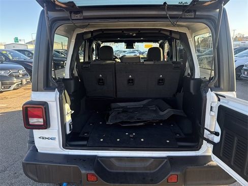 Used 2024 Jeep Wrangler Unlimited image 7