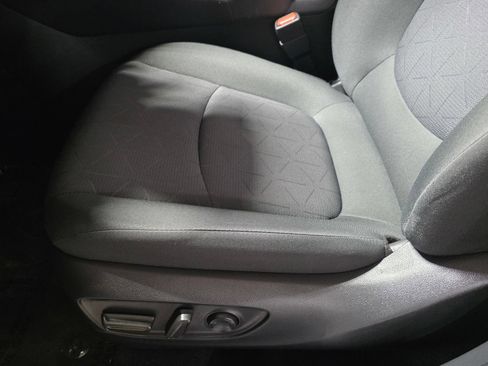 Used 2025 Toyota RAV4 XLE AWD/4WD image 23