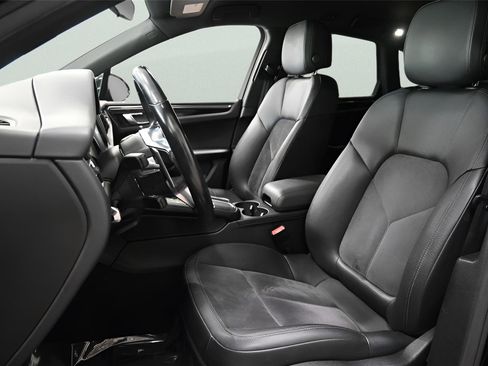 Used 2019 Porsche Macan AWD/4WD image 12